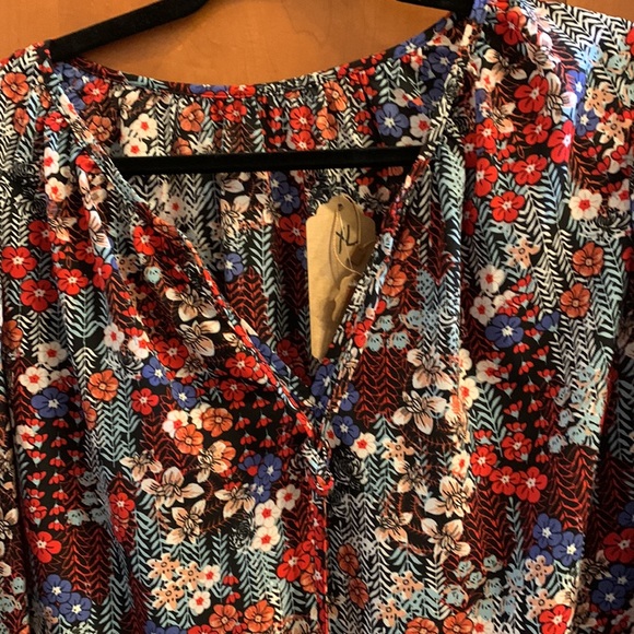 Floral El Kamba Blouse with cute sleeve and tie front NWT - Picture 3 of 3